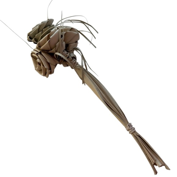 Handcrafted Palm Leaf Roses - Picture 4 of 9